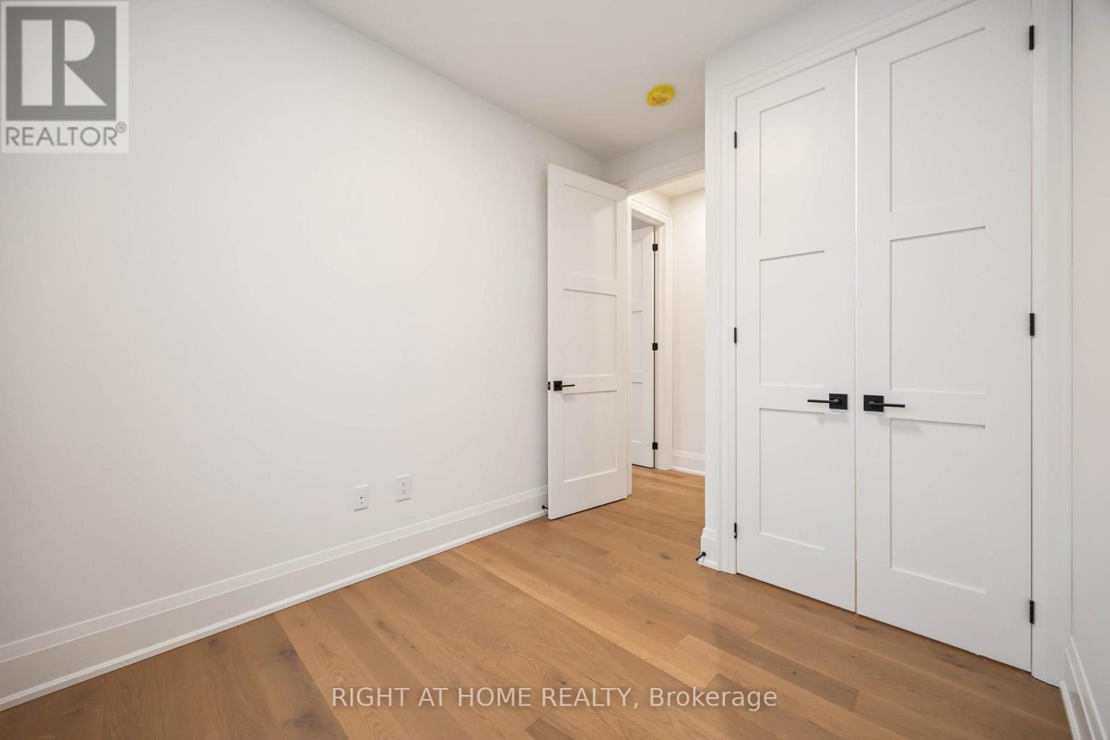 34a Morningside Avenue W, Toronto, Ontario  M6S 1C4 - Photo 24 - W12750124