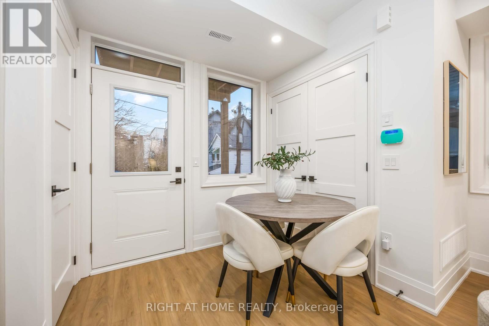 34a Morningside Avenue W, Toronto, Ontario  M6S 1C4 - Photo 27 - W12750124