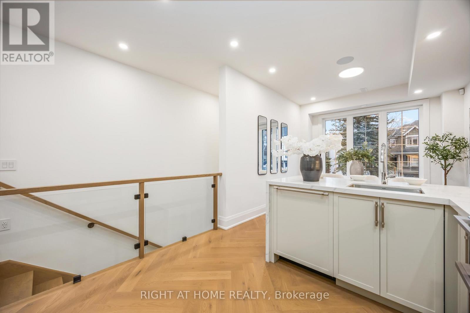 34a Morningside Avenue W, Toronto, Ontario  M6S 1C4 - Photo 6 - W12750124