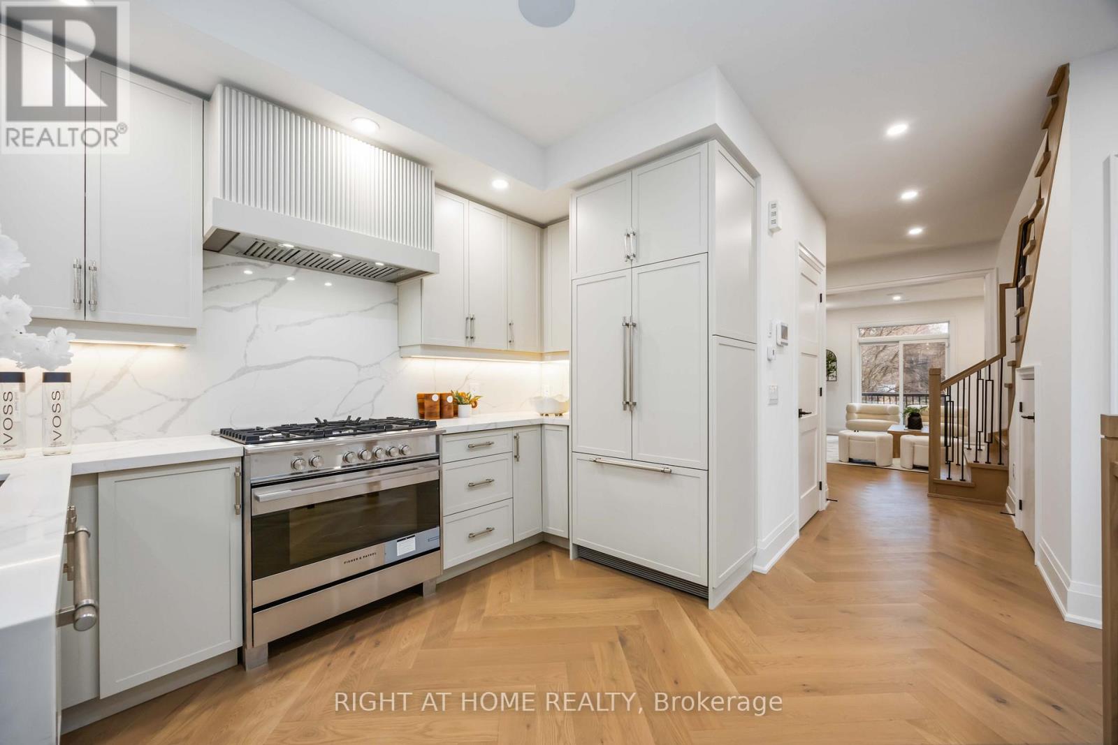 34a Morningside Avenue W, Toronto, Ontario  M6S 1C4 - Photo 8 - W12750124