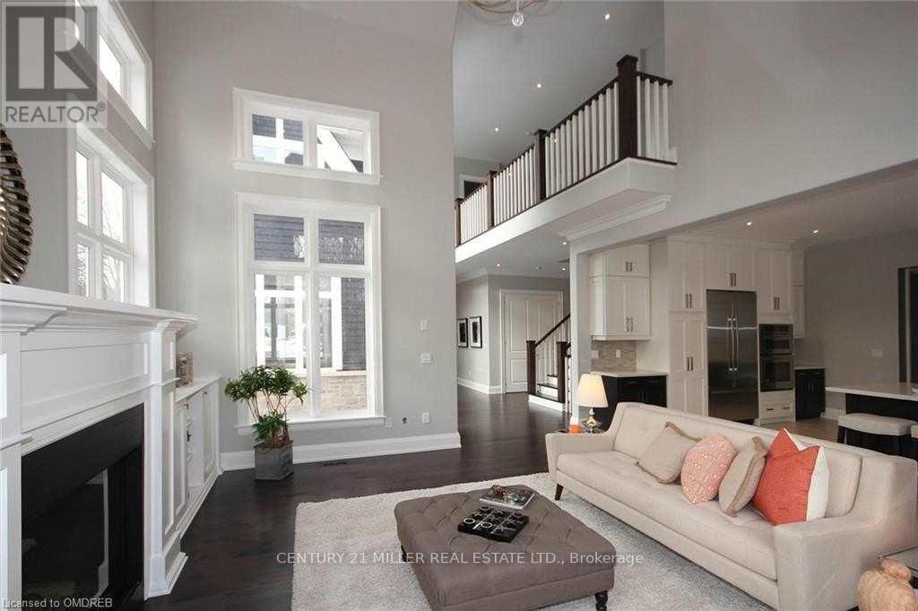 2308 Belyea Street, Oakville, Ontario  L6L 1N6 - Photo 5 - W12750136