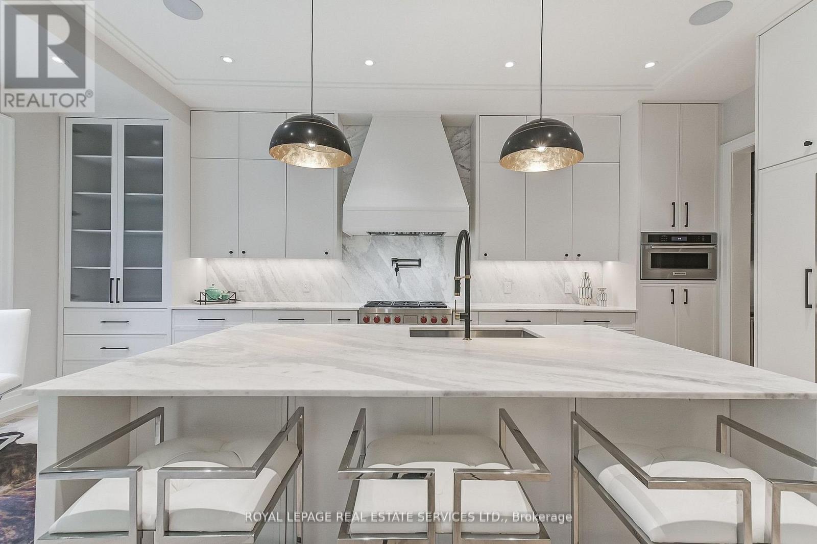 8 Shand Avenue, Toronto, Ontario  M8X 2M5 - Photo 14 - W12750156