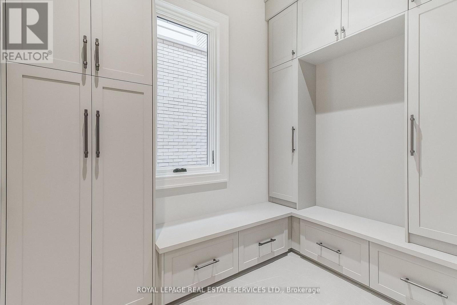 8 Shand Avenue, Toronto, Ontario  M8X 2M5 - Photo 20 - W12750156