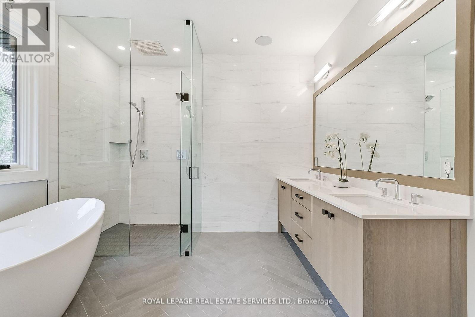 8 Shand Avenue, Toronto, Ontario  M8X 2M5 - Photo 24 - W12750156