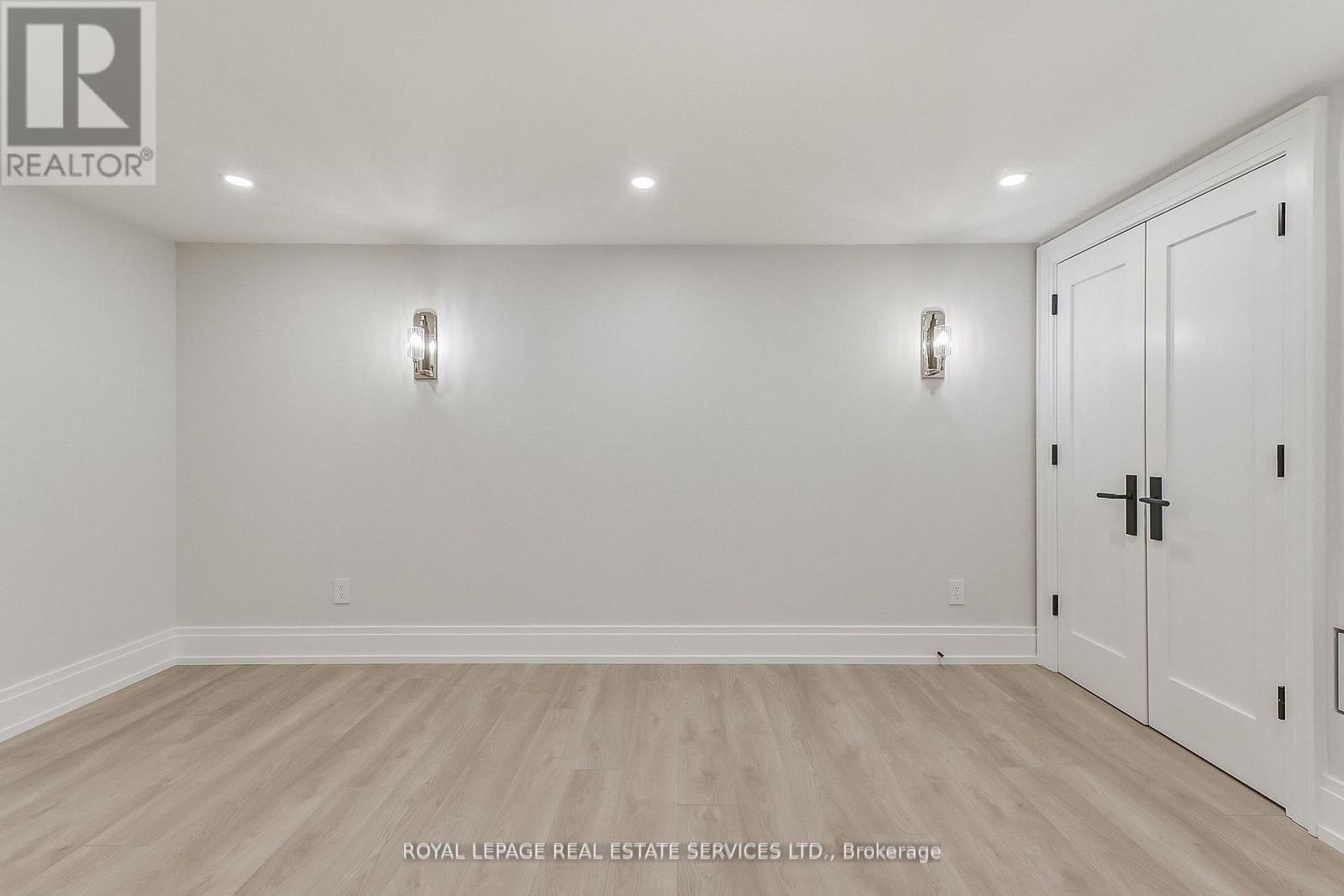 8 Shand Avenue, Toronto, Ontario  M8X 2M5 - Photo 30 - W12750156