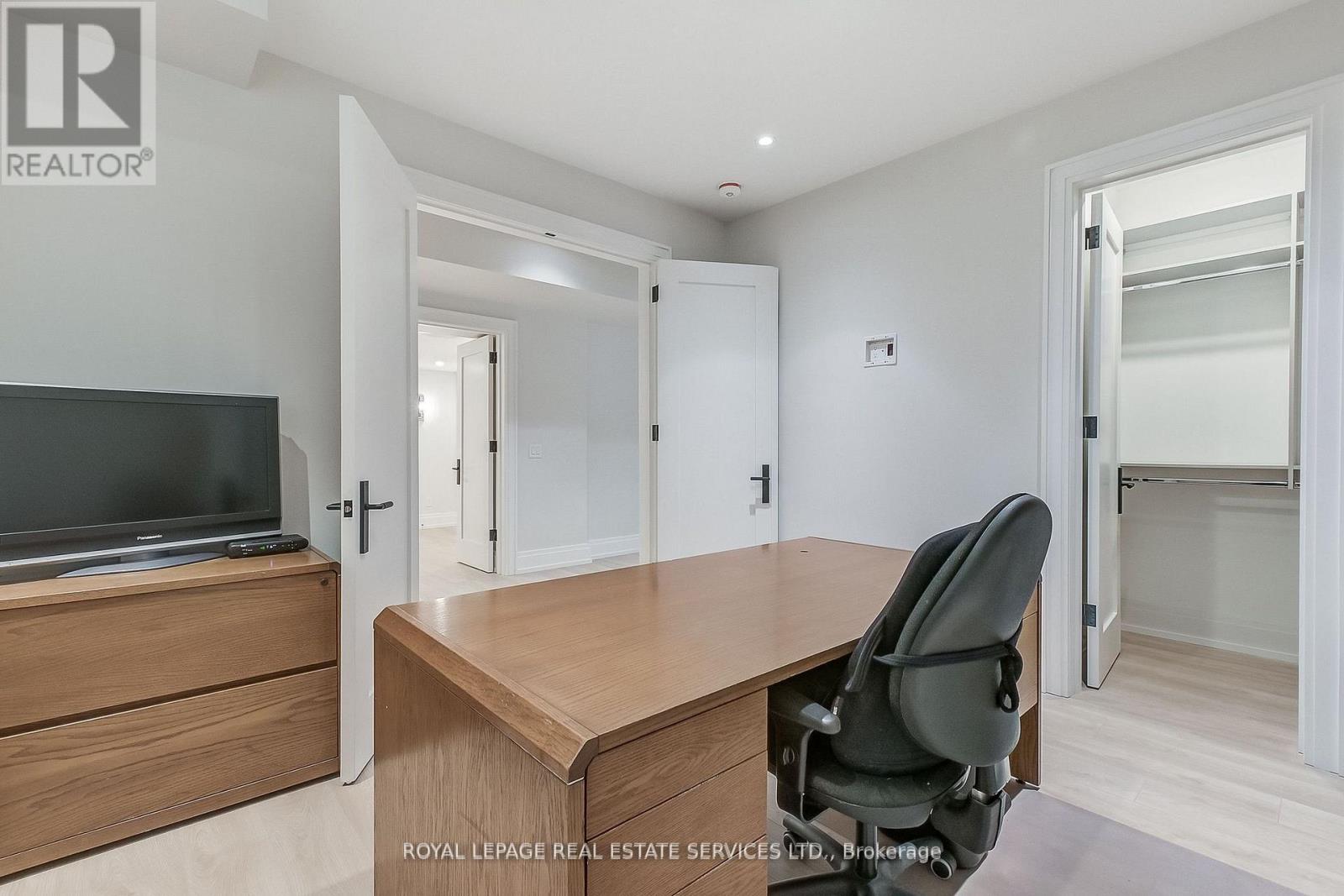 8 Shand Avenue, Toronto, Ontario  M8X 2M5 - Photo 31 - W12750156