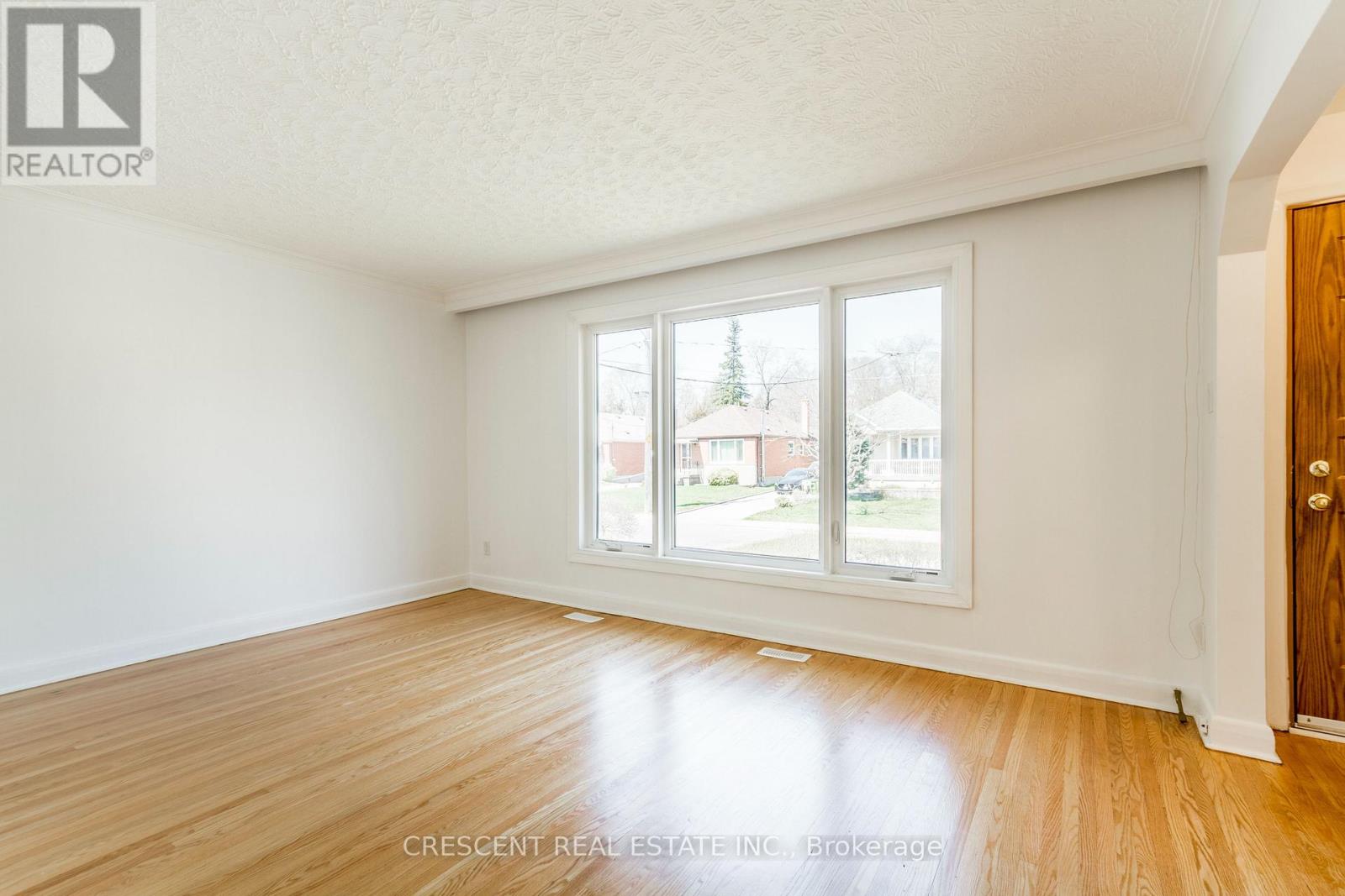 Upper - 51 Black Creek Boulevard, Toronto, Ontario  M6N 2K6 - Photo 10 - W12750212