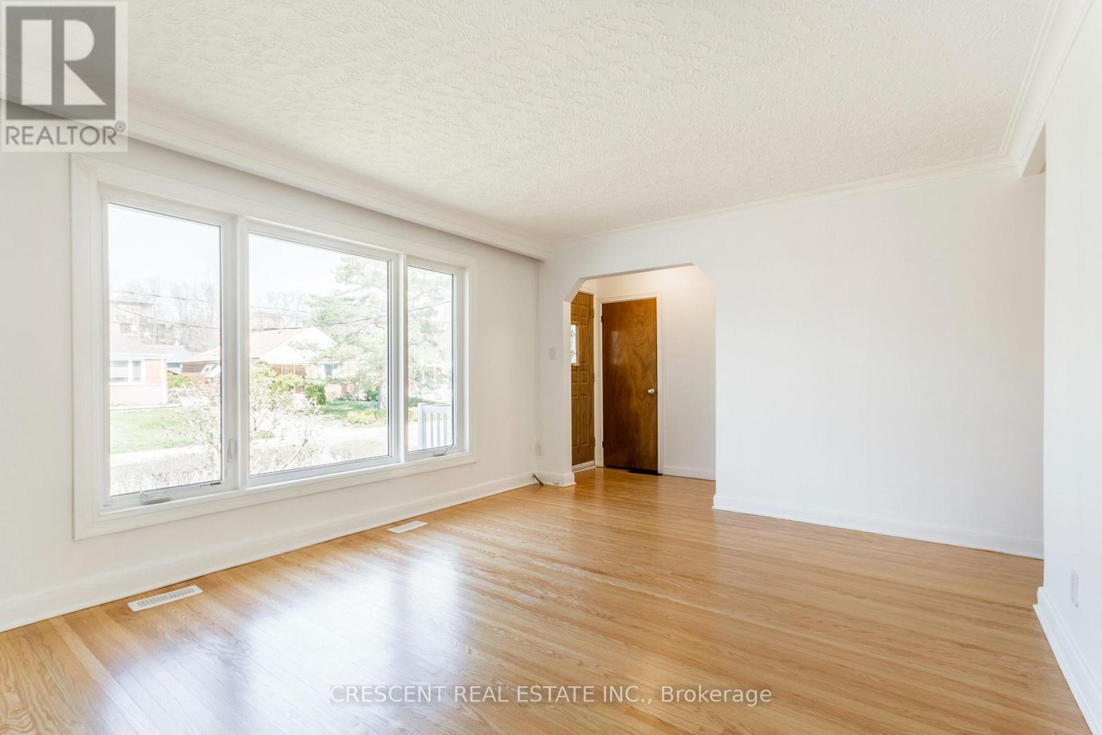 Upper - 51 Black Creek Boulevard, Toronto, Ontario  M6N 2K6 - Photo 12 - W12750212