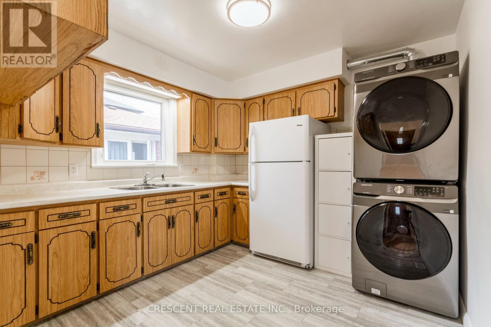 Upper - 51 Black Creek Boulevard, Toronto, Ontario  M6N 2K6 - Photo 14 - W12750212