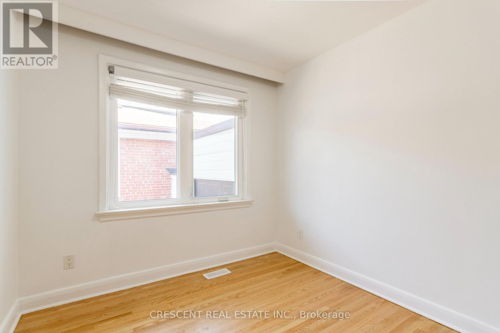 Upper - 51 Black Creek Boulevard, Toronto, Ontario  M6N 2K6 - Photo 15 - W12750212