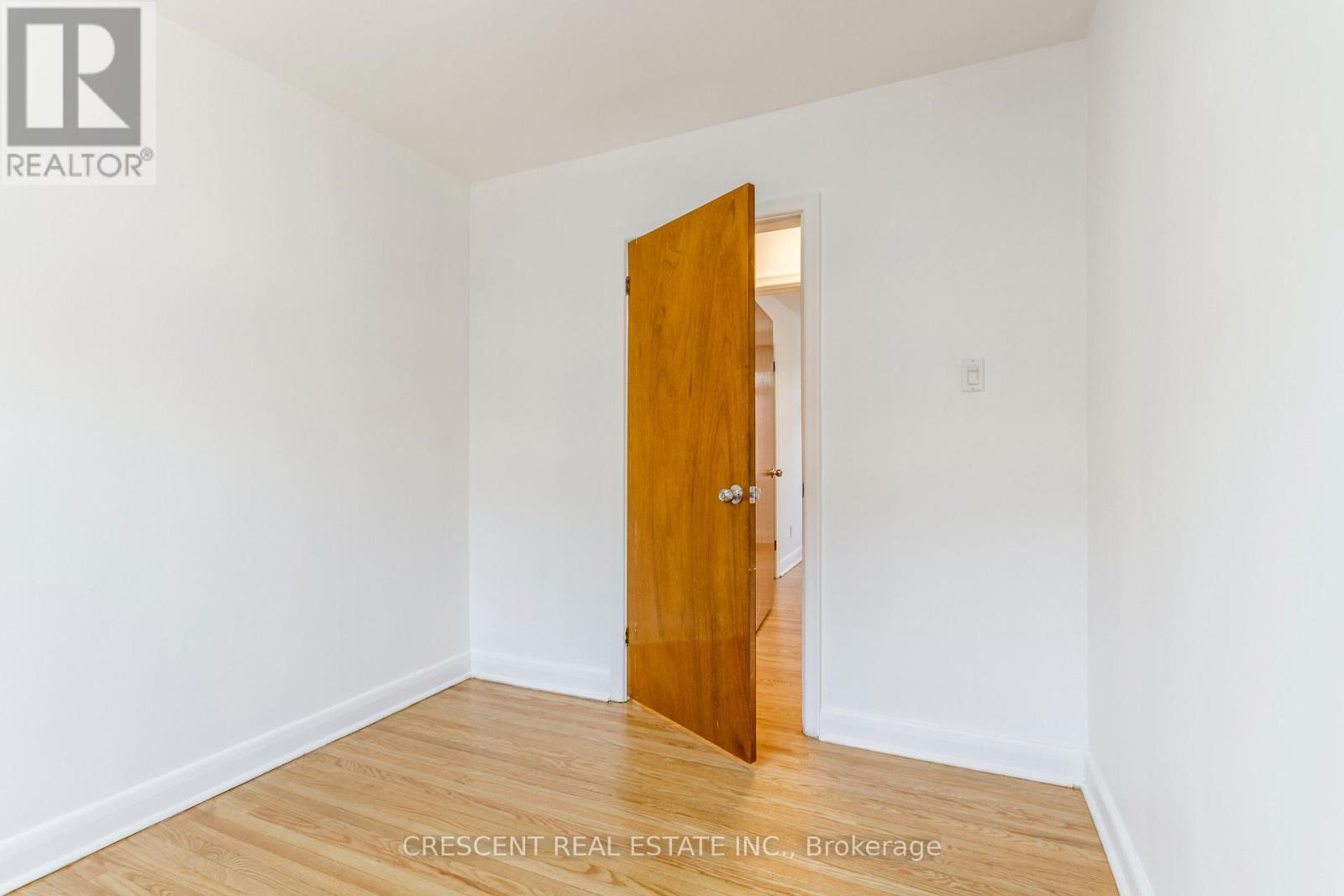 Upper - 51 Black Creek Boulevard, Toronto, Ontario  M6N 2K6 - Photo 16 - W12750212