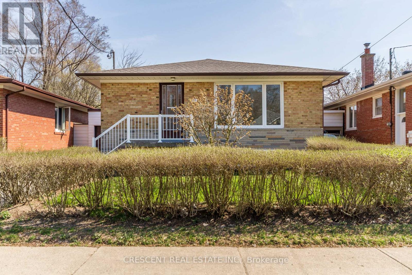 Upper - 51 Black Creek Boulevard, Toronto, Ontario  M6N 2K6 - Photo 2 - W12750212