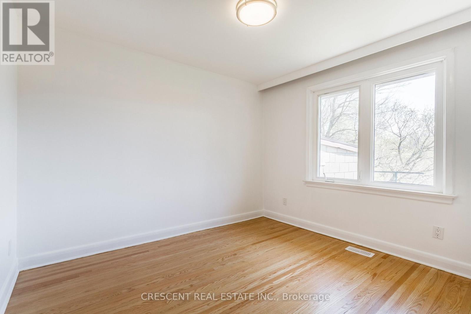 Upper - 51 Black Creek Boulevard, Toronto, Ontario  M6N 2K6 - Photo 20 - W12750212