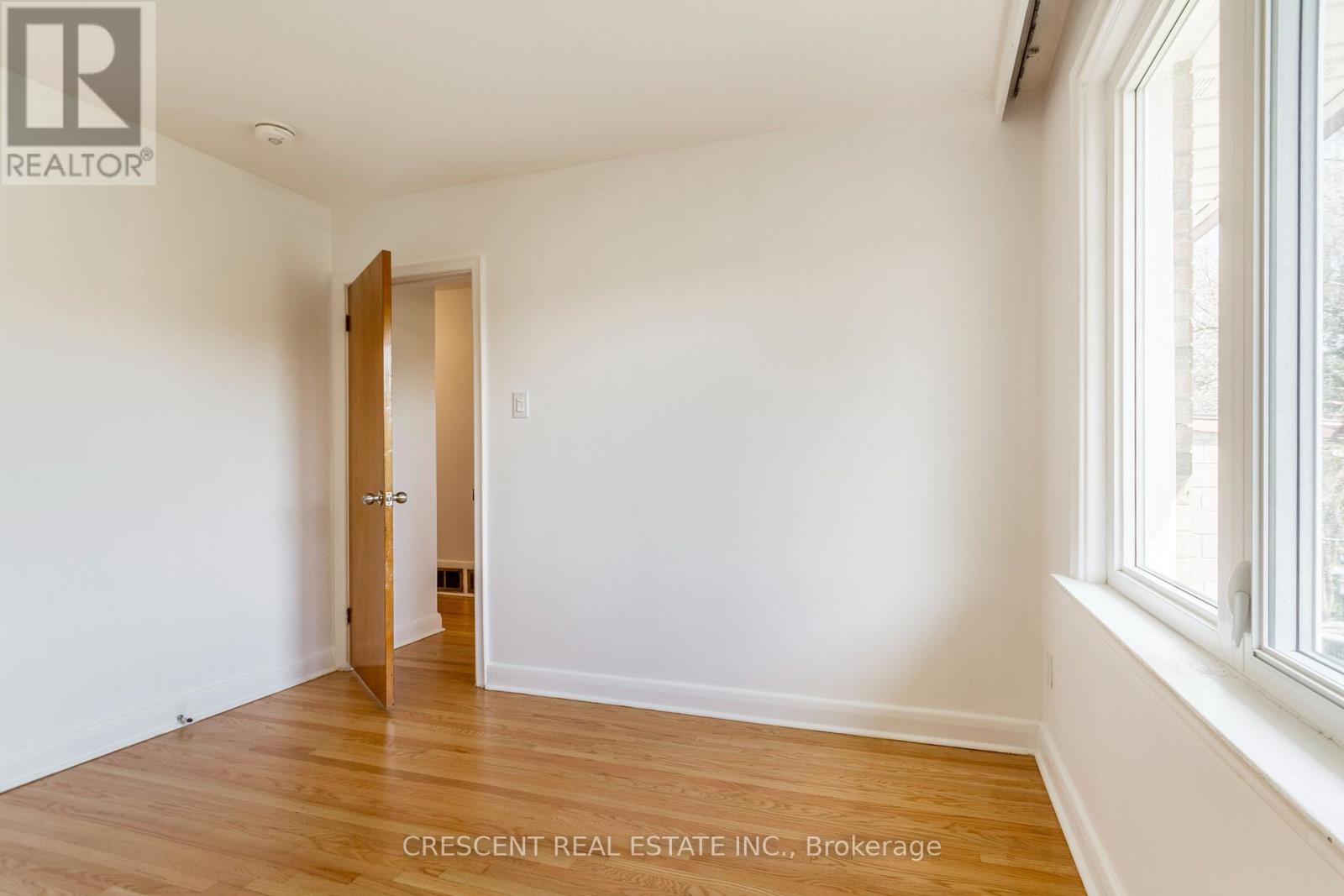 Upper - 51 Black Creek Boulevard, Toronto, Ontario  M6N 2K6 - Photo 24 - W12750212