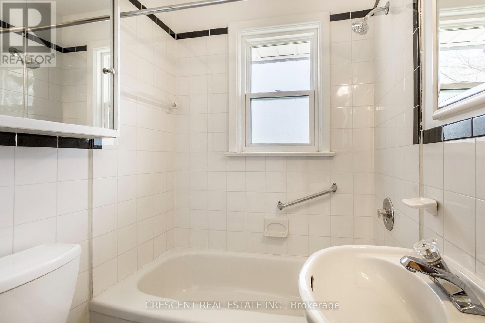 Upper - 51 Black Creek Boulevard, Toronto, Ontario  M6N 2K6 - Photo 26 - W12750212