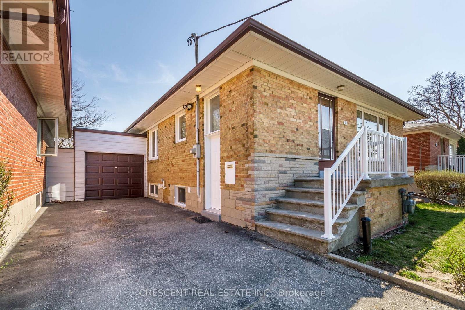 Upper - 51 Black Creek Boulevard, Toronto, Ontario  M6N 2K6 - Photo 28 - W12750212