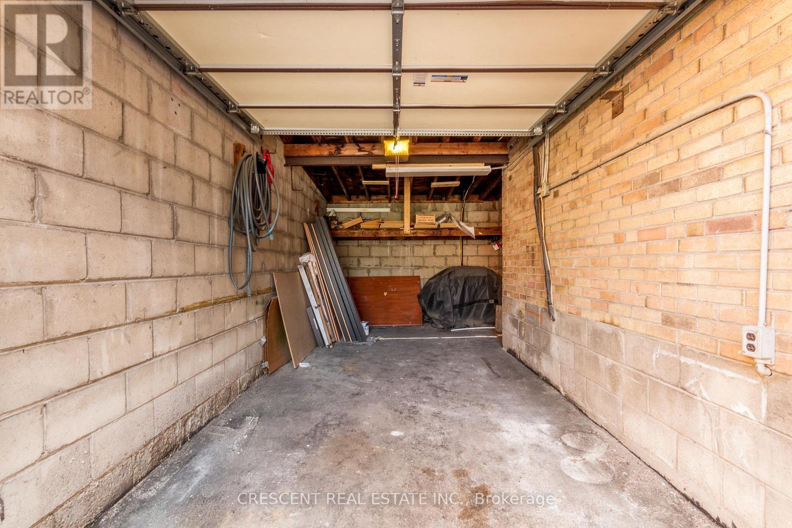 Upper - 51 Black Creek Boulevard, Toronto, Ontario  M6N 2K6 - Photo 29 - W12750212