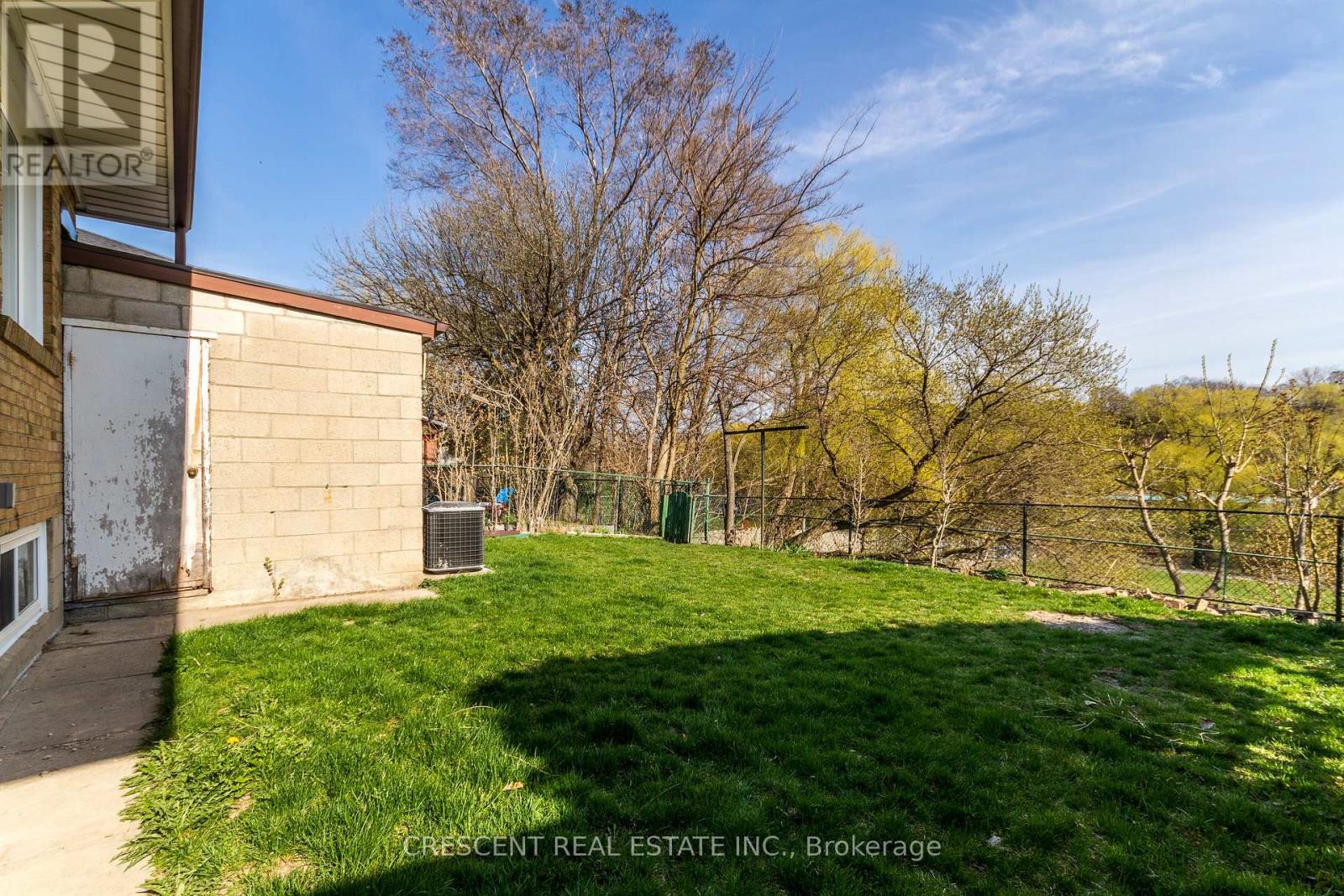 Upper - 51 Black Creek Boulevard, Toronto, Ontario  M6N 2K6 - Photo 31 - W12750212