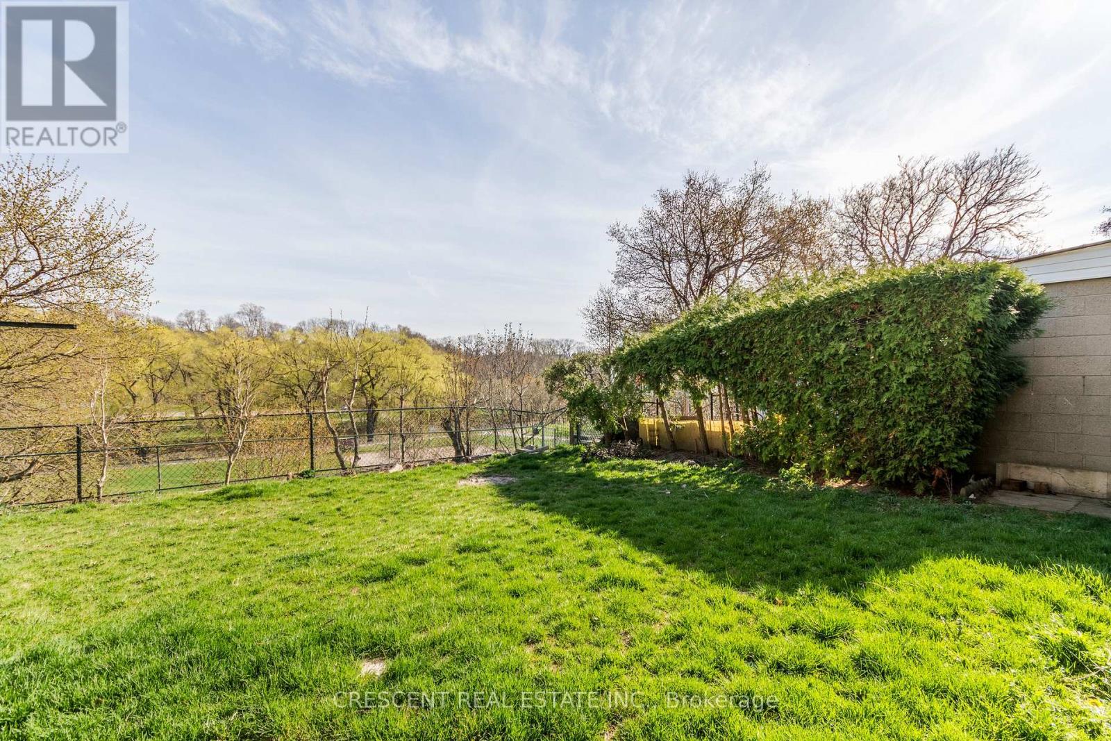 Upper - 51 Black Creek Boulevard, Toronto, Ontario  M6N 2K6 - Photo 33 - W12750212