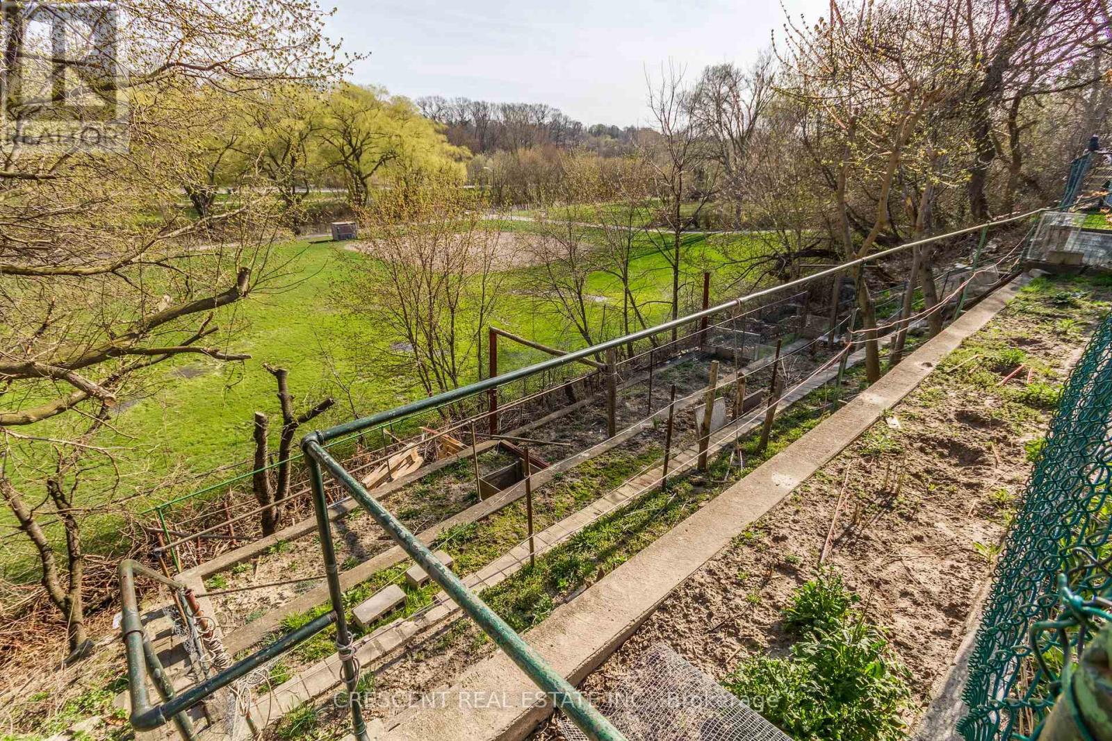 Upper - 51 Black Creek Boulevard, Toronto, Ontario  M6N 2K6 - Photo 34 - W12750212