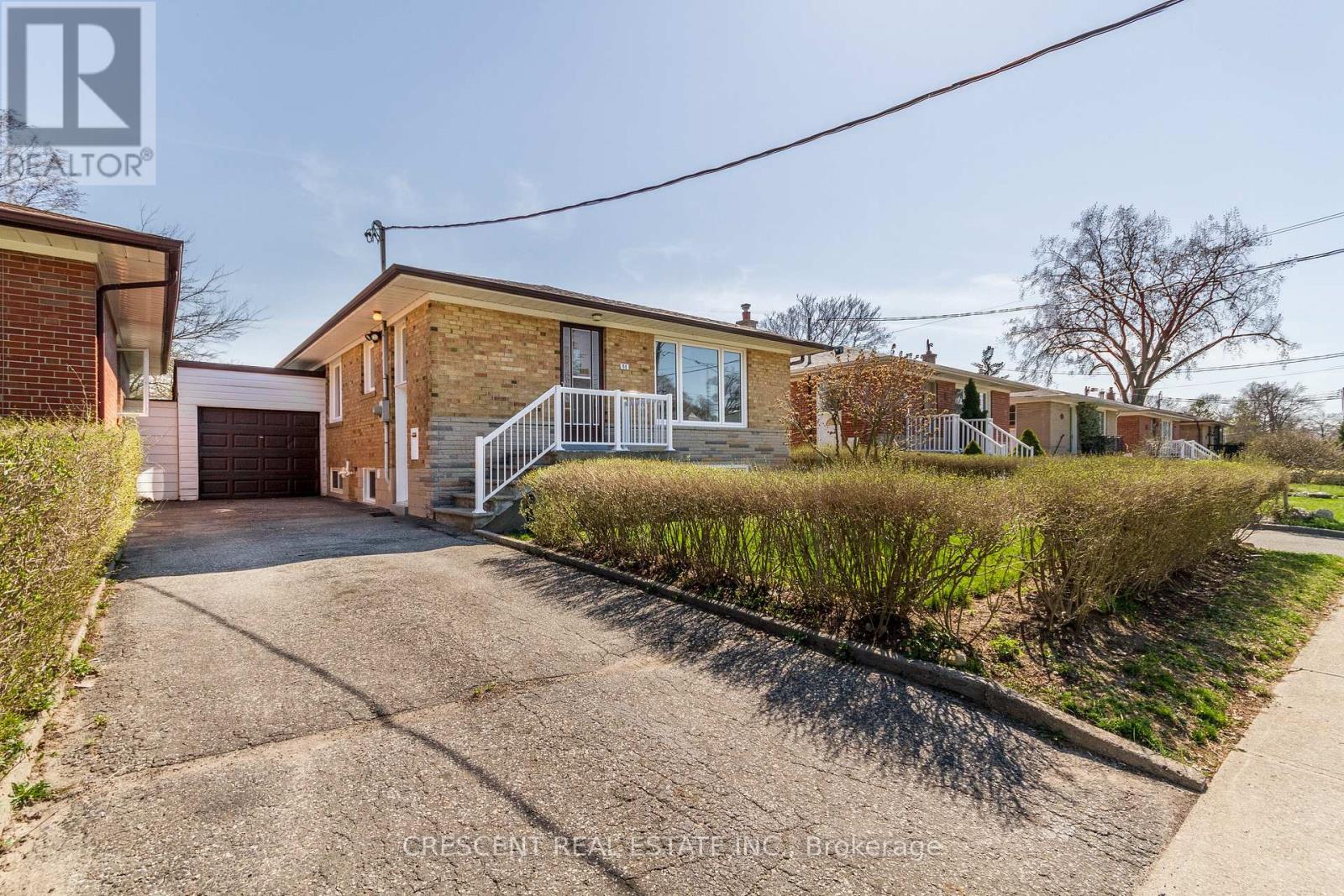 Upper - 51 Black Creek Boulevard, Toronto, Ontario  M6N 2K6 - Photo 4 - W12750212