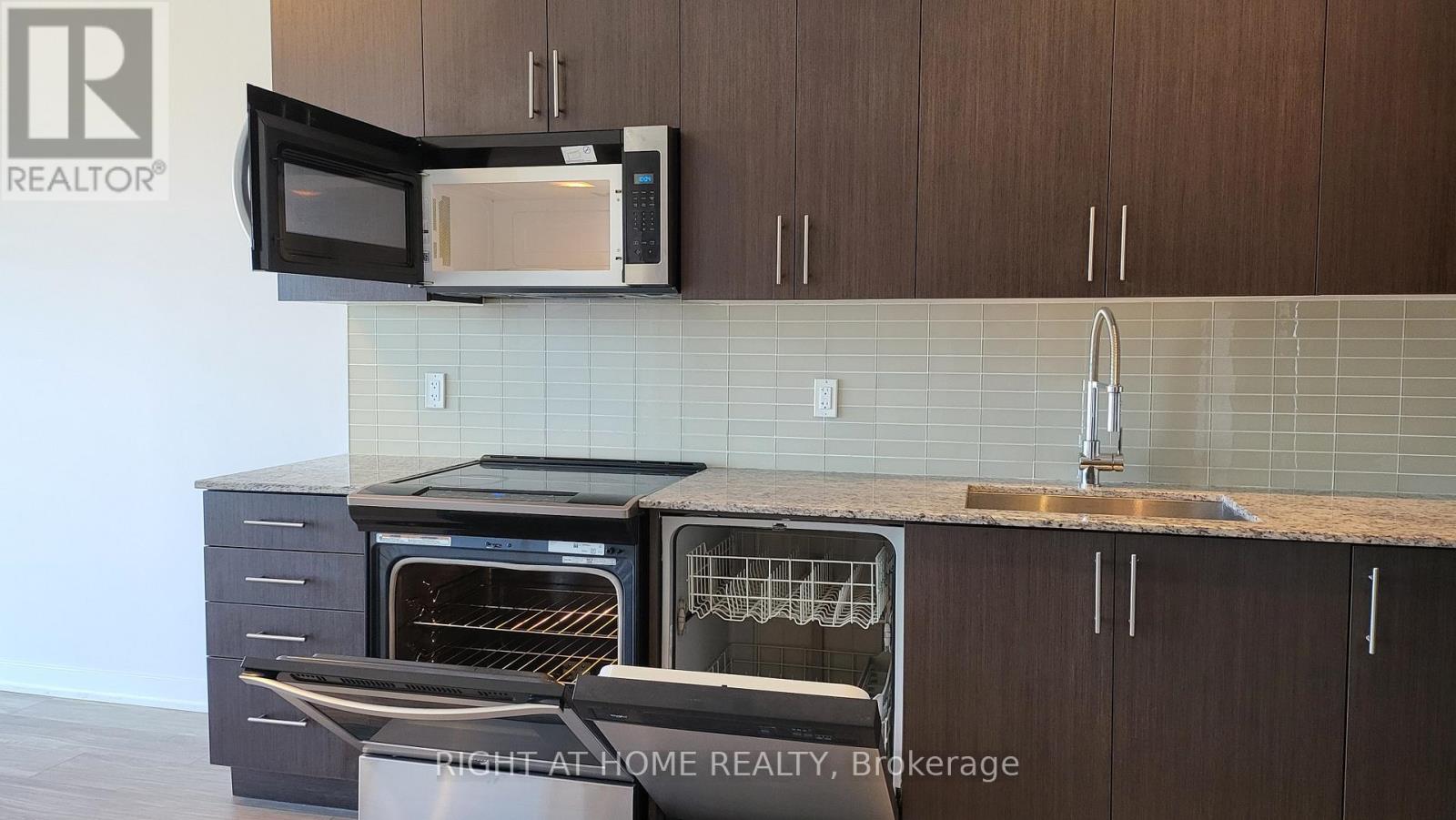 433 - 4055 Parkside Village Drive, Mississauga, Ontario  L5B 0K8 - Photo 6 - W12750218