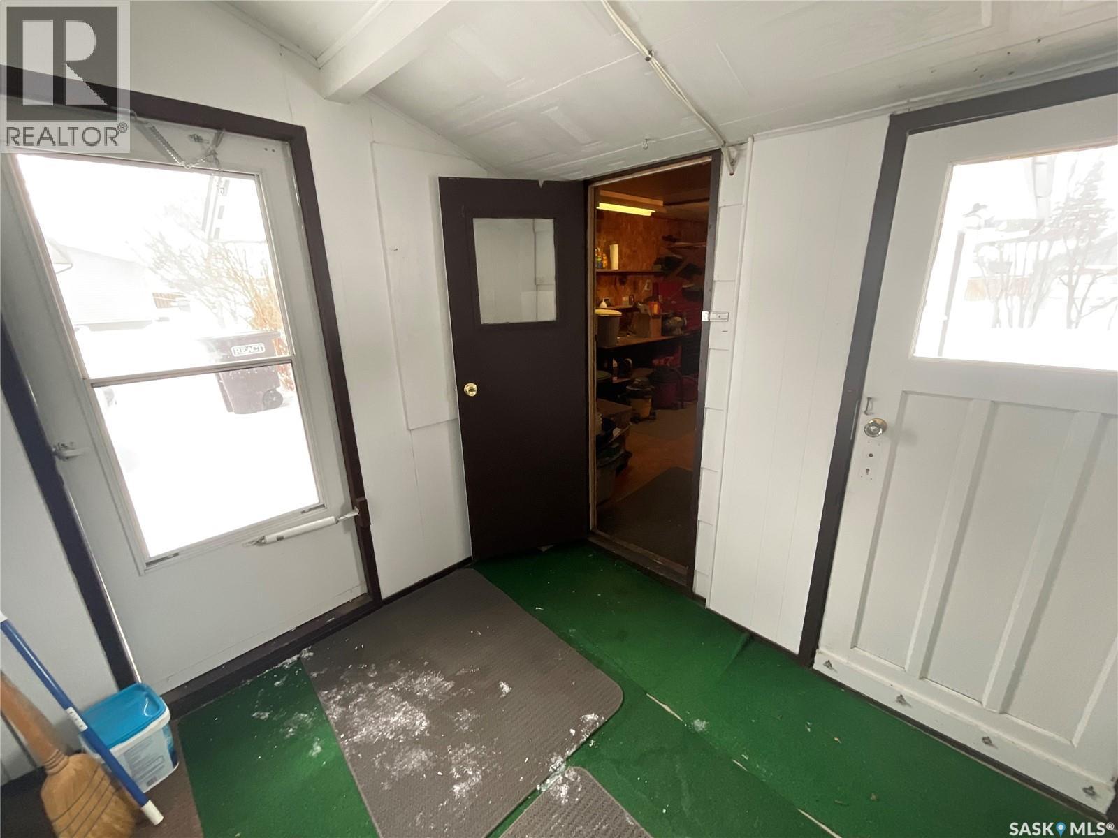 208 5th Street S, Wakaw, Saskatchewan  S0K 4P0 - Photo 2 - SK027799