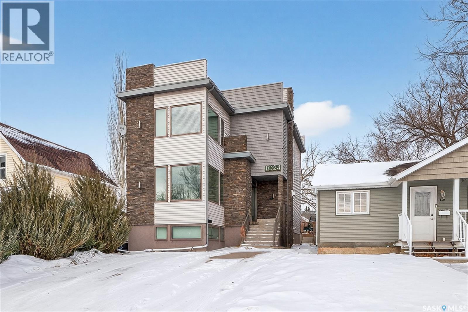 1024 Hochelaga Street W, Moose Jaw, Saskatchewan  S6H 2H9 - Photo 3 - SK027734