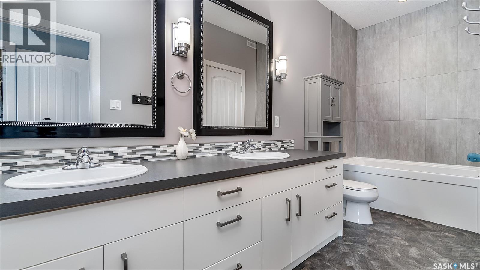 1024 Hochelaga Street W, Moose Jaw, Saskatchewan  S6H 2H9 - Photo 34 - SK027734