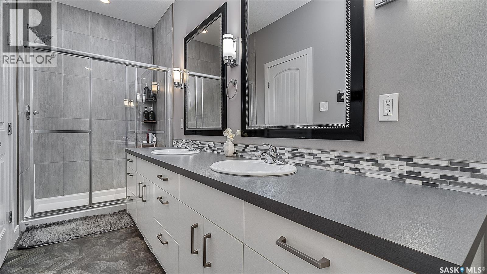 1024 Hochelaga Street W, Moose Jaw, Saskatchewan  S6H 2H9 - Photo 35 - SK027734