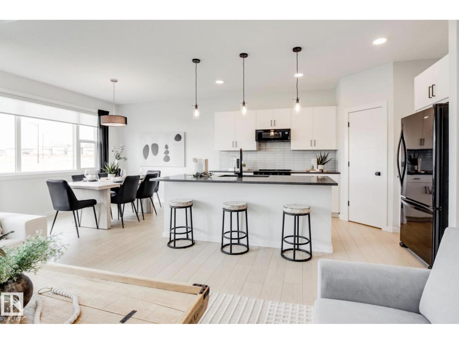 2535 211 ST NW, Edmonton, Alberta