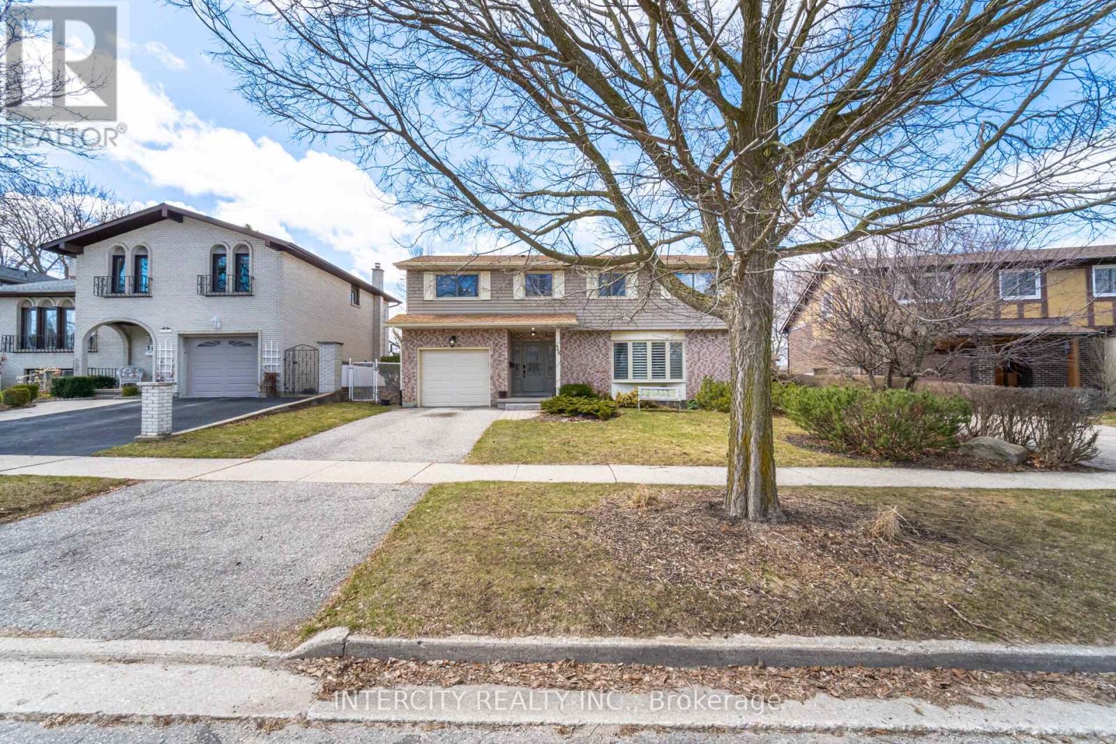 35 Lower Canada Crescent, Kitchener, Ontario  N2P 1E9 - Photo 2 - X12750096