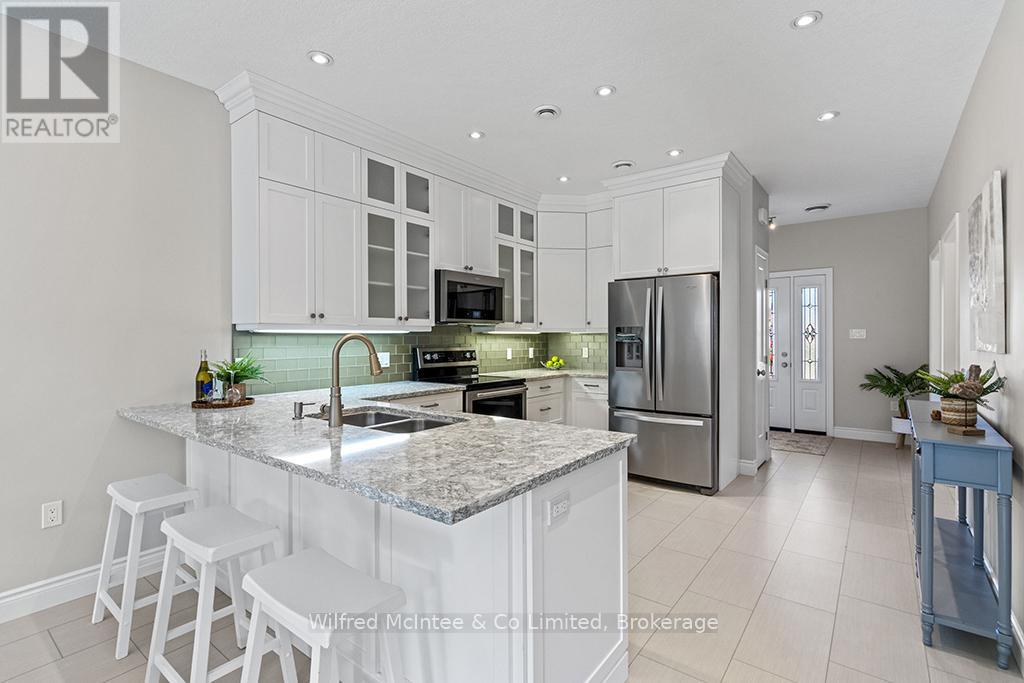 Unit #32 - 246 Grey Street S, Saugeen Shores, Ontario  N0H 2L0 - Photo 9 - X12750288