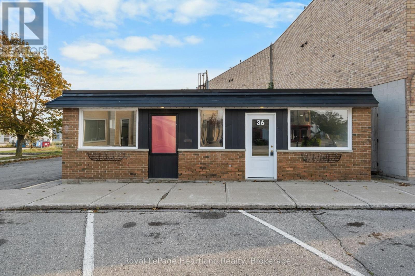 36 Newgate Street, Goderich, Ontario  N7A 1P1 - Photo 1 - X12750384