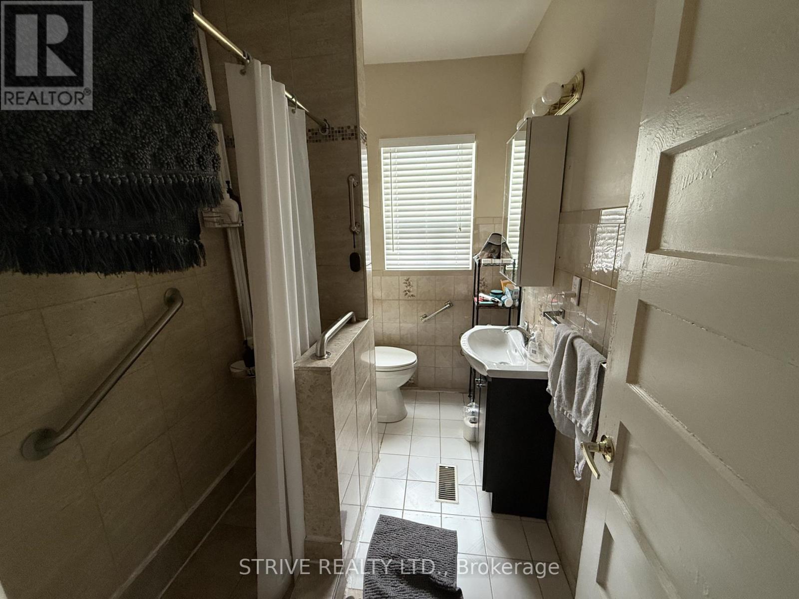 23 Burnfield (Upper) Avenue, Toronto (Dovercourt-Wallace Emerson-Junction), Ontario  M6G 1Y4 - Photo 14 - W12750382