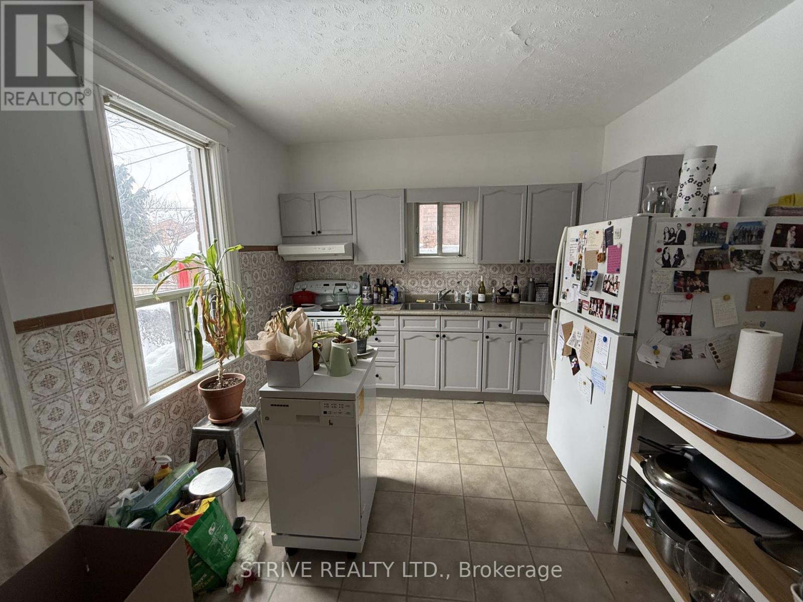 23 Burnfield (Upper) Avenue, Toronto (Dovercourt-Wallace Emerson-Junction), Ontario  M6G 1Y4 - Photo 8 - W12750382