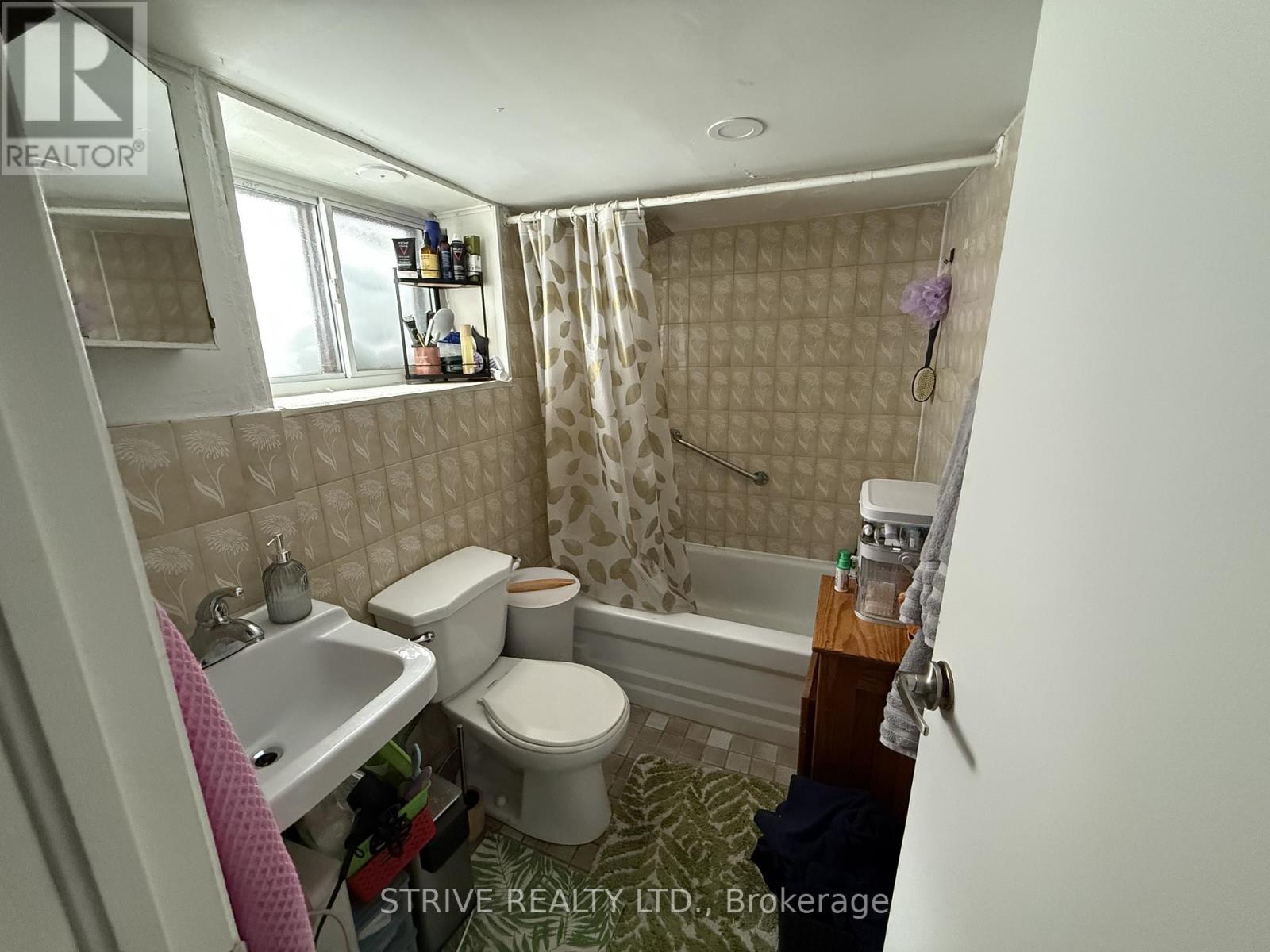 23 Burnfield (Lower) Avenue, Toronto (Dovercourt-Wallace Emerson-Junction), Ontario  M6G 1Y4 - Photo 10 - W12750400