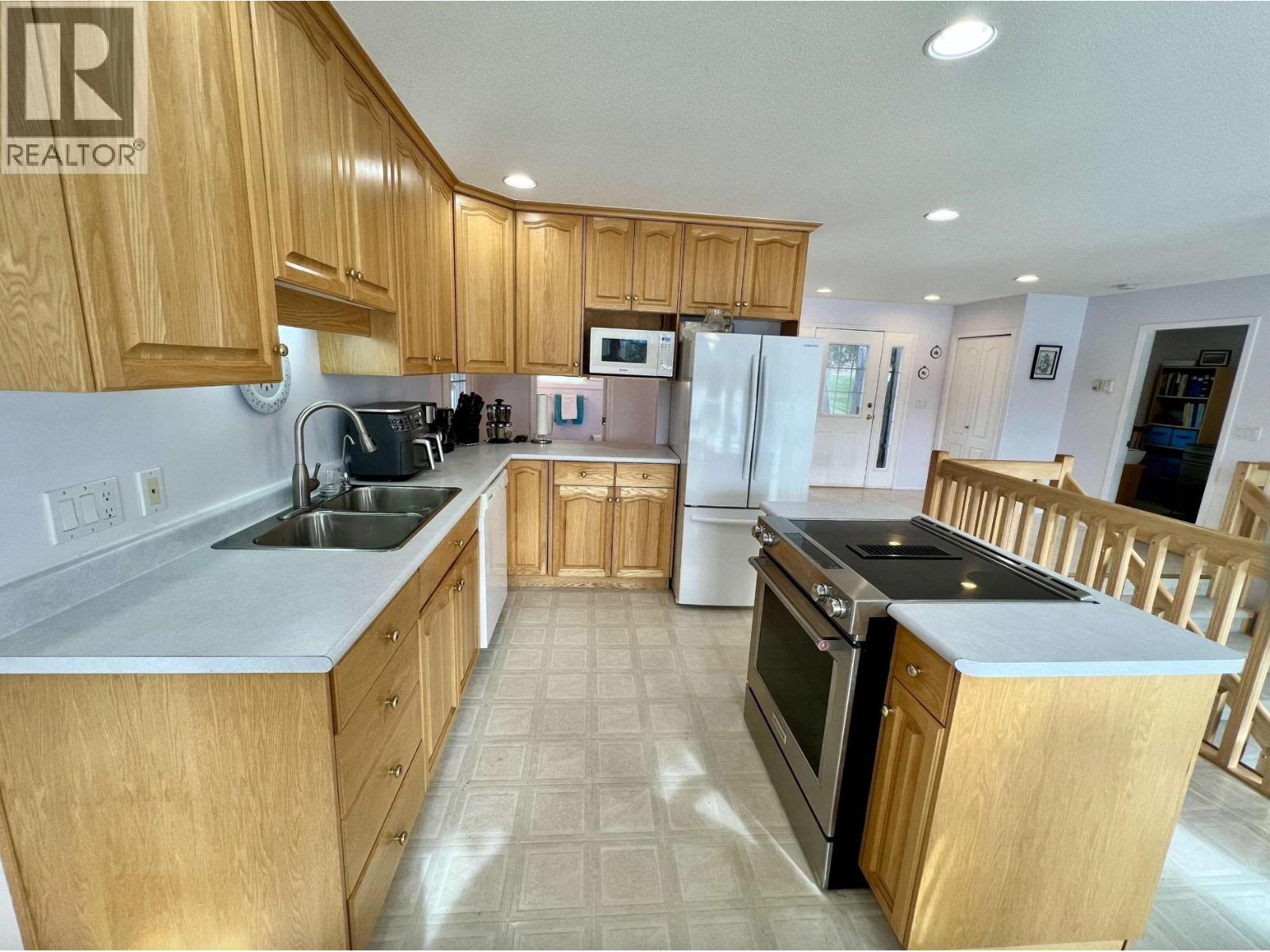 3474 Dunsmuir Road, Lac La Hache, British Columbia  V0K 1T1 - Photo 9 - R3085129