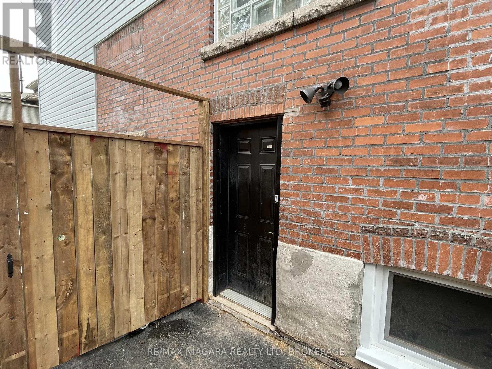 B - 4992 Mcrae Street, Niagara Falls, Ontario  L2E 1P1 - Photo 10 - X12524942