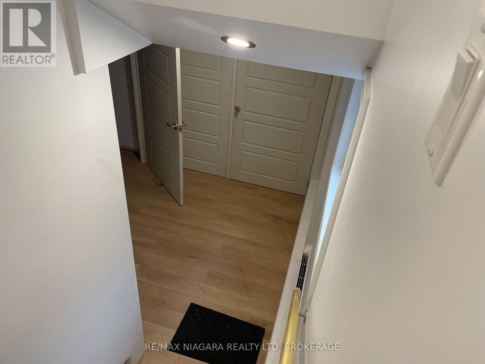 B - 4992 Mcrae Street, Niagara Falls, Ontario  L2E 1P1 - Photo 9 - X12524942