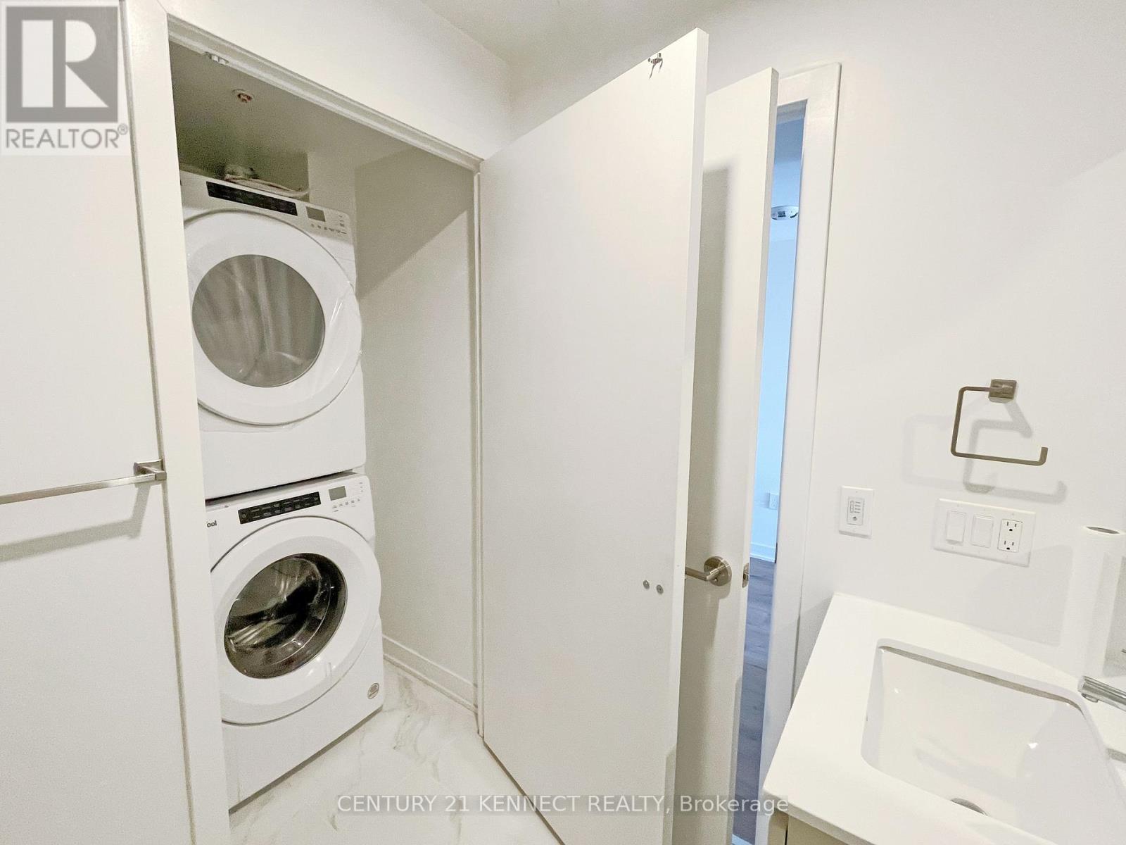 806 - 395 Dundas Street W, Oakville, Ontario  L6M 4M2 - Photo 11 - W12575276