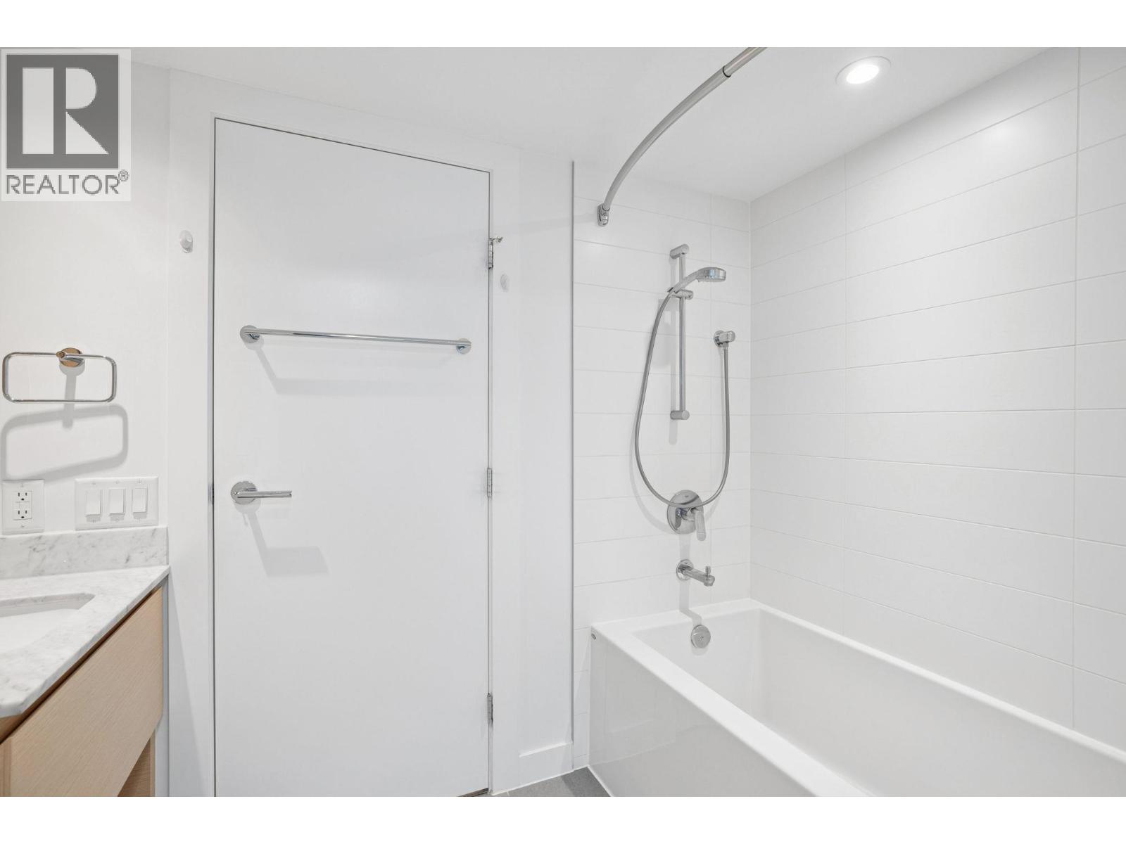 2607 908 Quayside Drive, New Westminster, British Columbia  V3M 0L4 - Photo 19 - R3085440