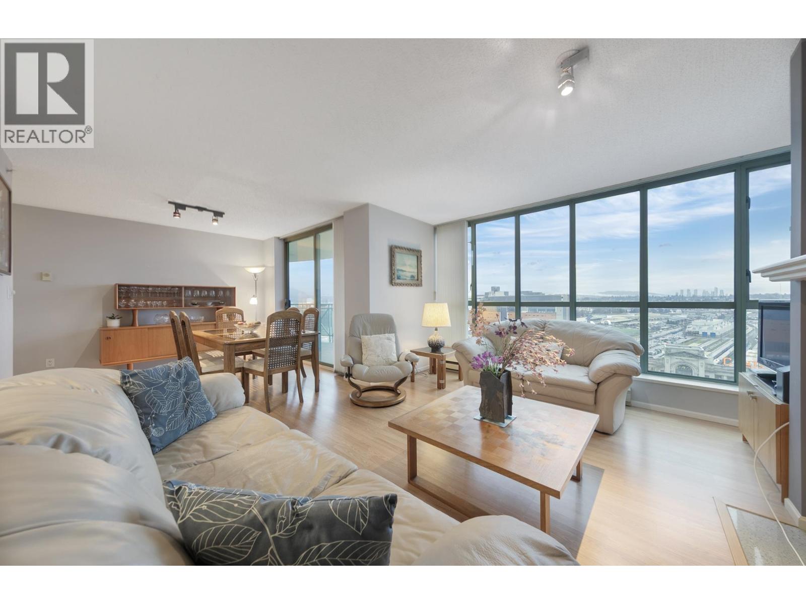 1904 1188 Quebec Street, Vancouver, British Columbia  V6A 4B3 - Photo 3 - R3085450