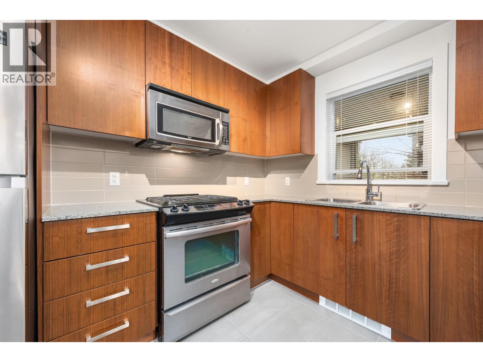 211 5775 Irmin Street, Burnaby, British Columbia  V5J 0C3 - Photo 5 - R3085455