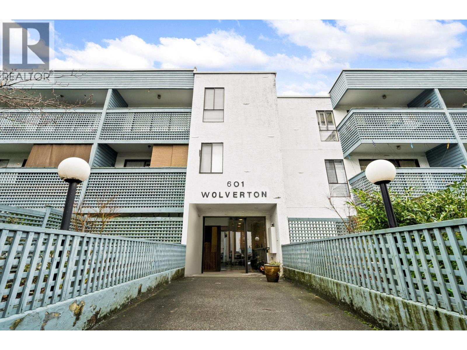 301 601 North Road, Coquitlam, British Columbia  V3J 1P1 - Photo 1 - R3085460