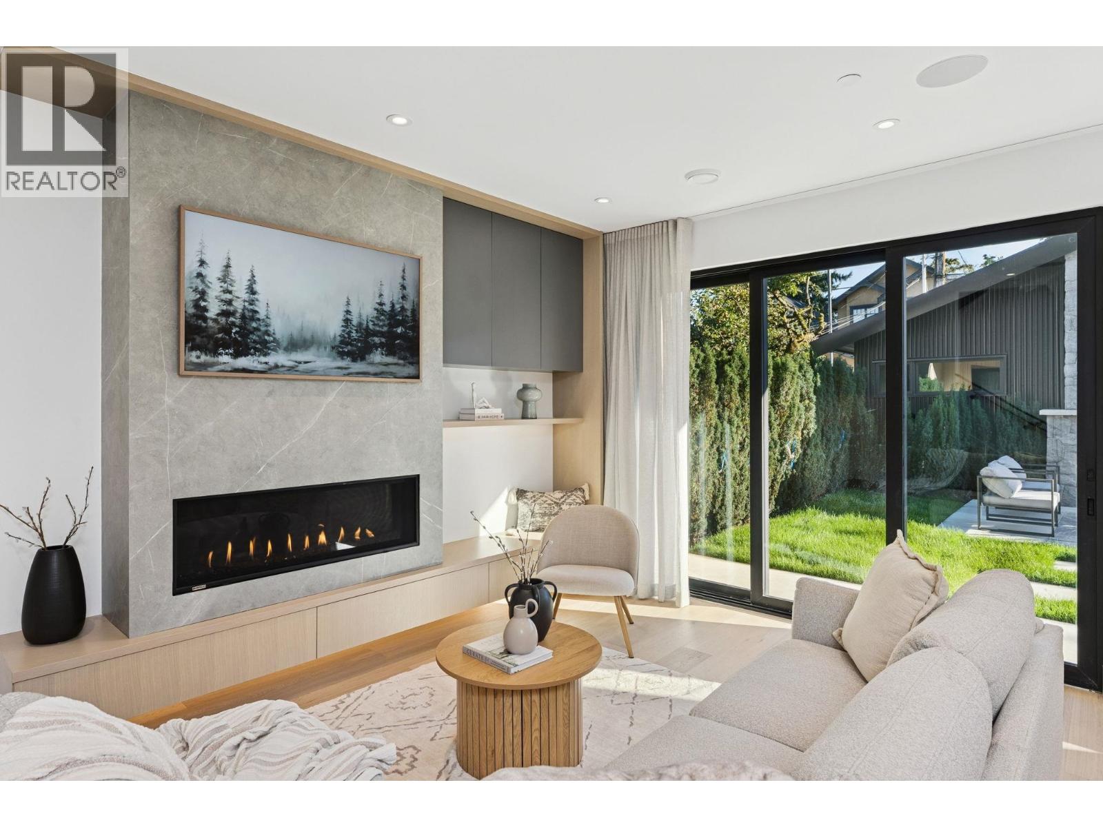 2 3036 W 14th Avenue, Vancouver, British Columbia  V6K 2X8 - Photo 1 - R3085464