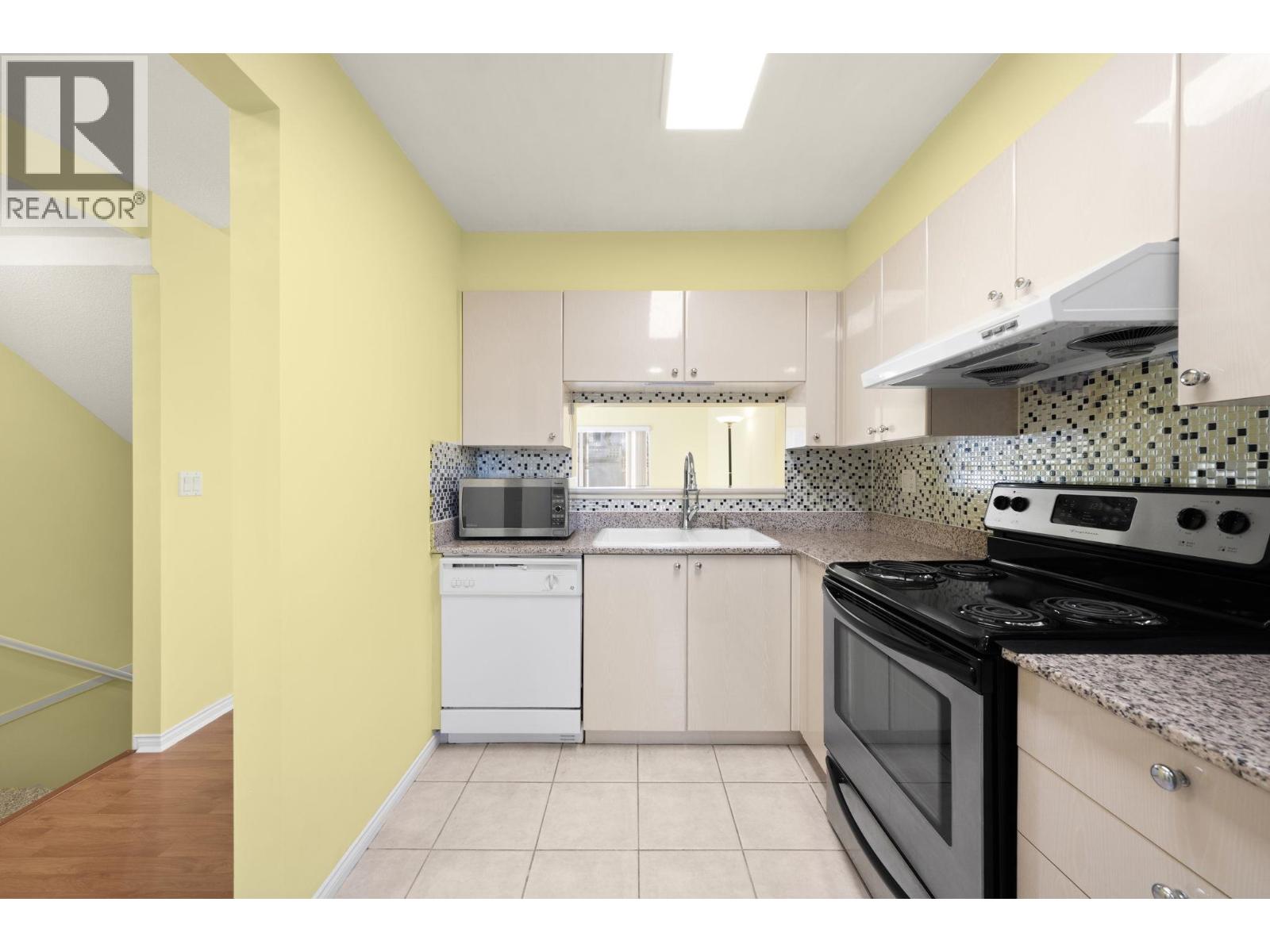 27 6670 Rumble Street, Burnaby, British Columbia  V5E 4L4 - Photo 11 - R3085494