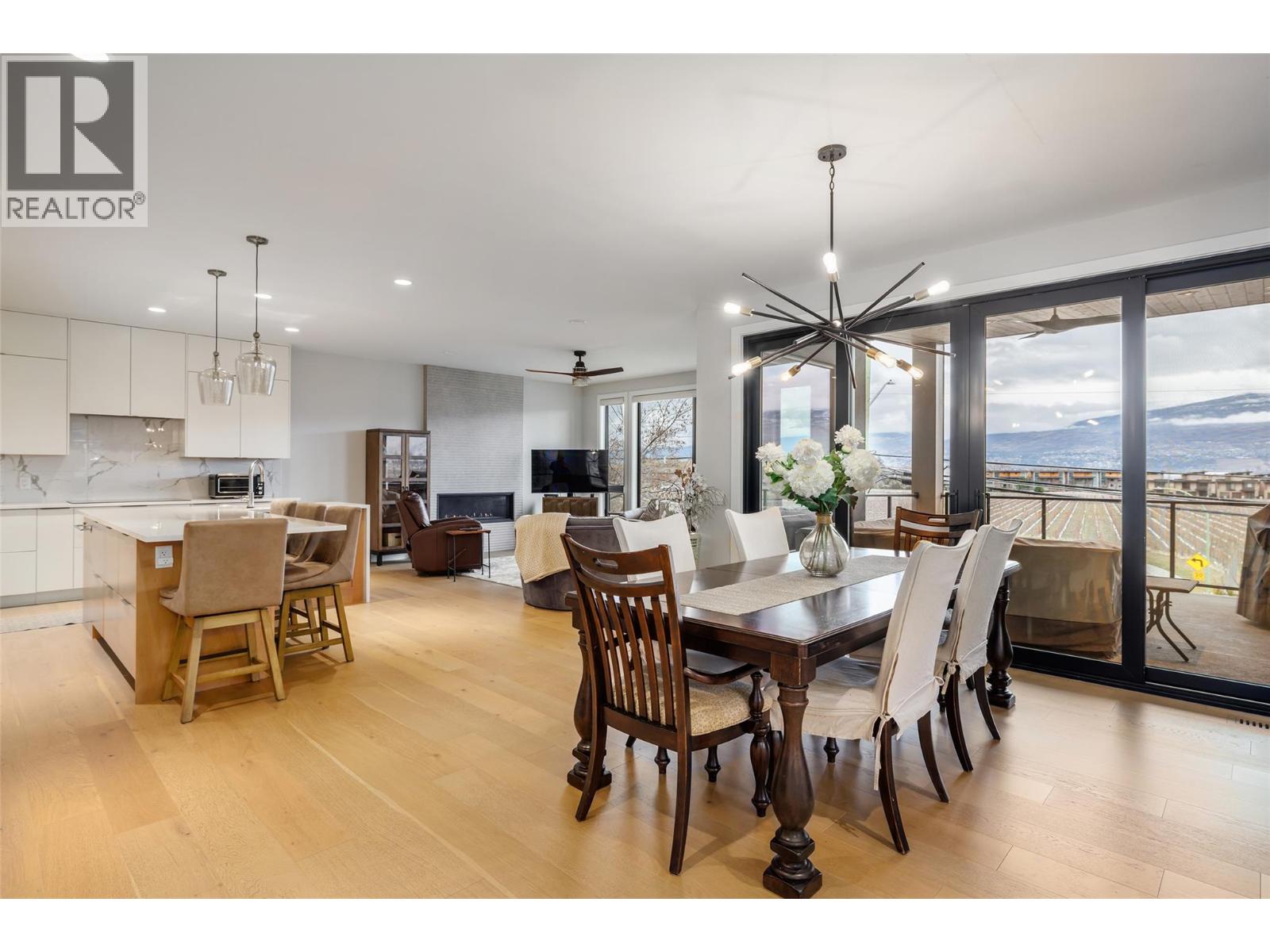 3639 Apple Way Boulevard, West Kelowna, British Columbia  V4t 1Y5 - Photo 2 - 10374460