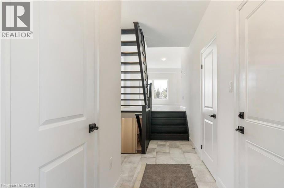 3 Southam Lane, Hamilton, Ontario  L9C 0E7 - Photo 2 - 40802438