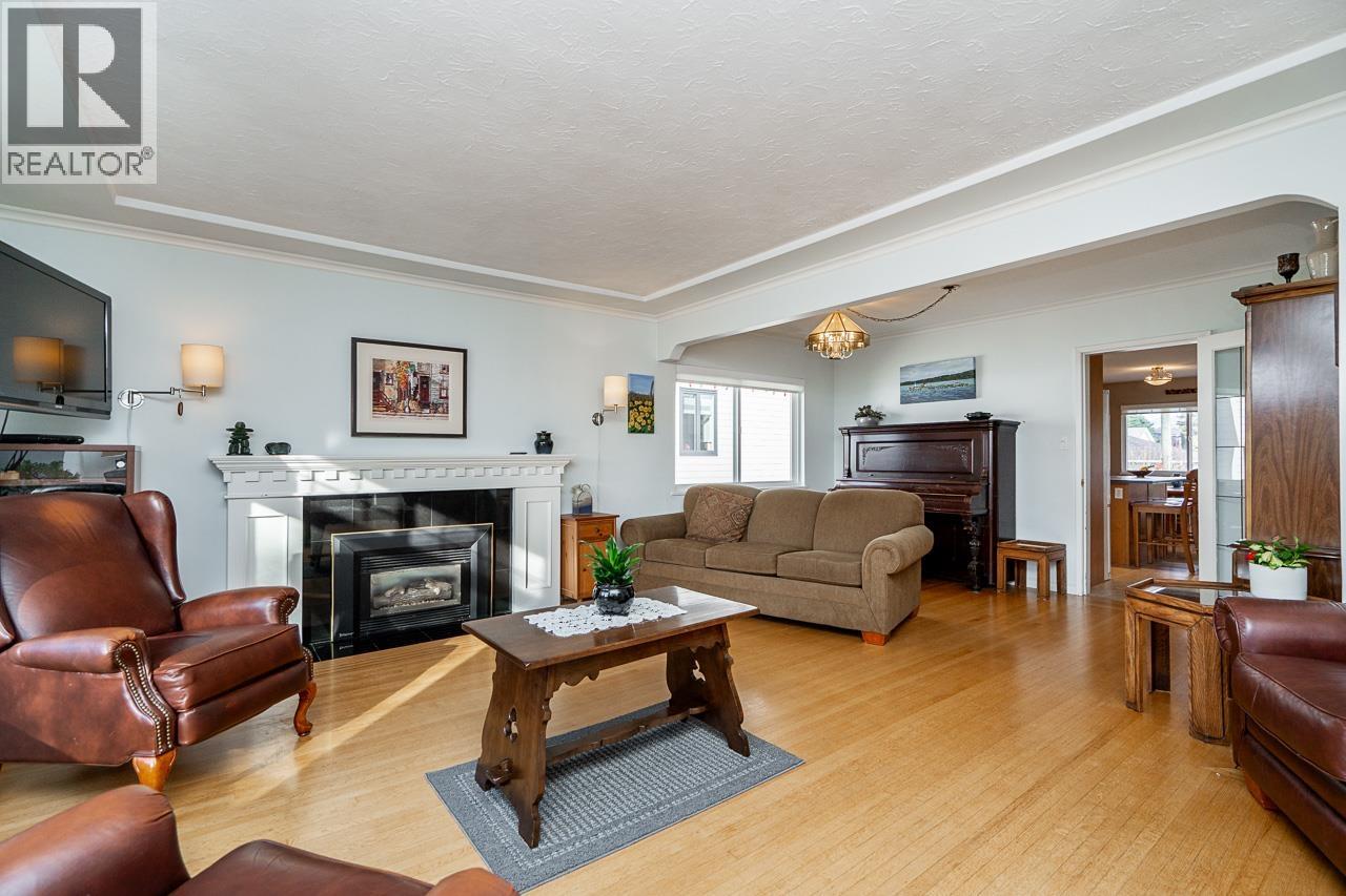 7738 Cumberland Street, Burnaby, British Columbia  V3N 3Y3 - Photo 5 - R3085462